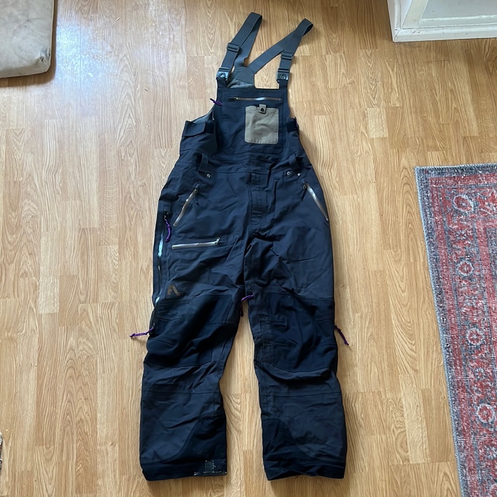 Flylow Baker Bibs. Men’s Large. Black.